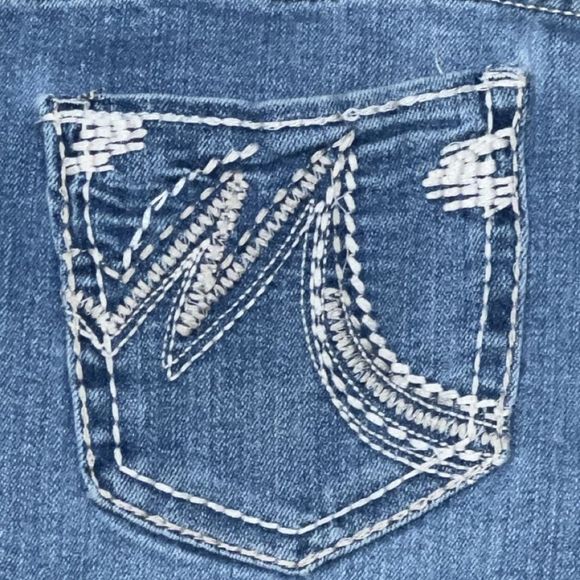 Maurices Signature Embroirdered Jeans Size 15/16 Regular 35x31 - Picture 6 of 6